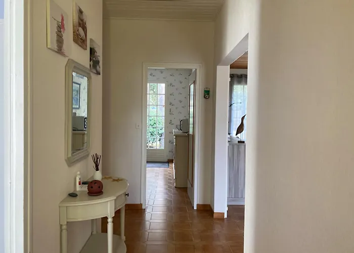 Maison Bord De Calme A Avec Grand Jardin Clos - Fr-1-336-162 Hébergement de vacances *