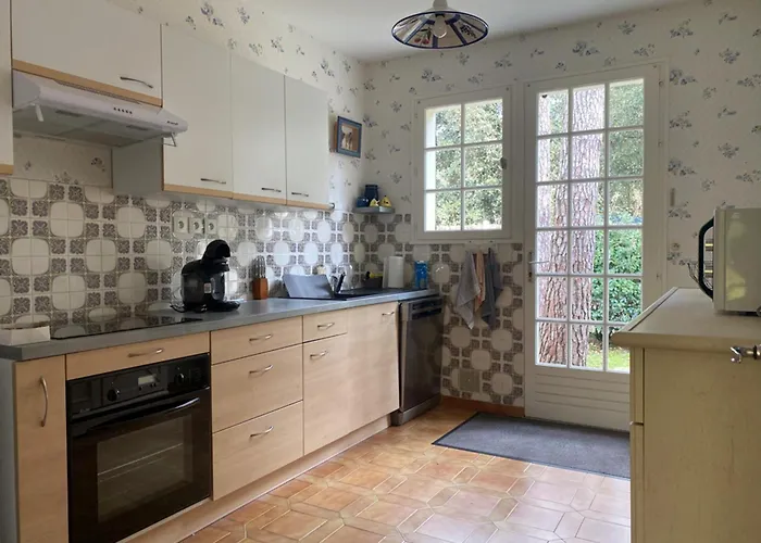 Maison Bord De Calme A Avec Grand Jardin Clos - Fr-1-336-162 Jard-sur-Mer